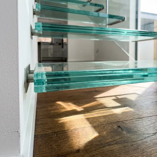 Glass Tread Cantilevered Systems